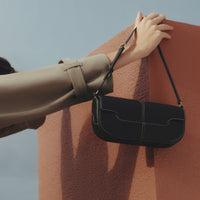Osmo - Smooth Black with Ecru Stitching